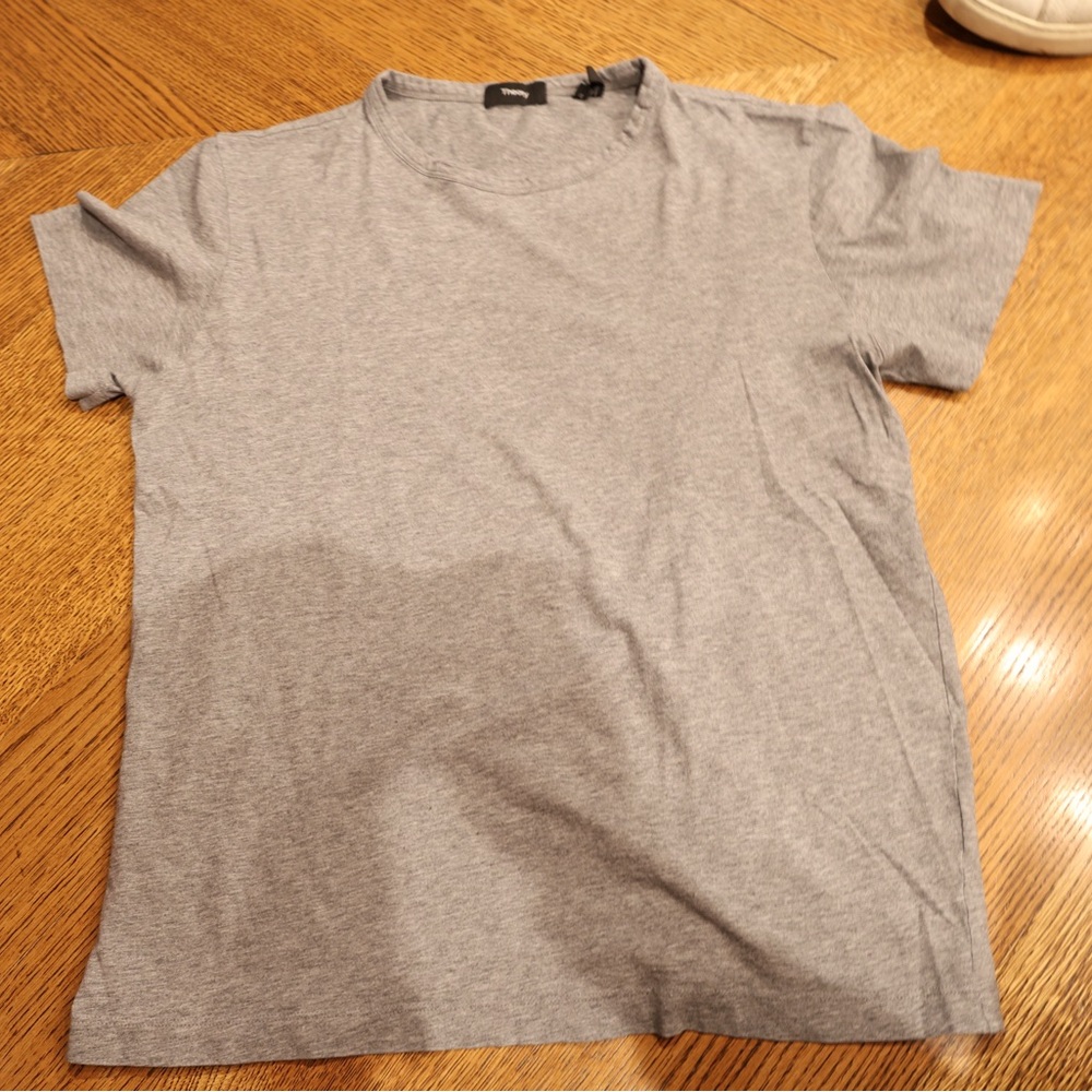 Theory Gray Short Sleeve Tees